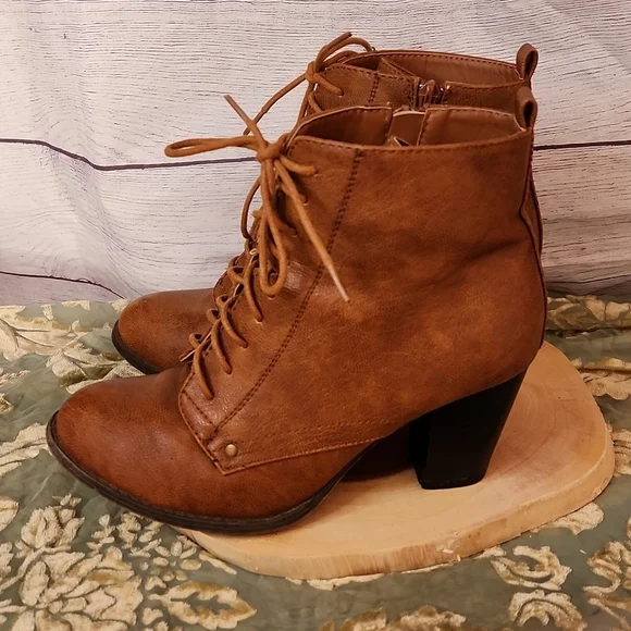Top Moda booties. Lace up zip sides 3" heel - Picture 4 of 8